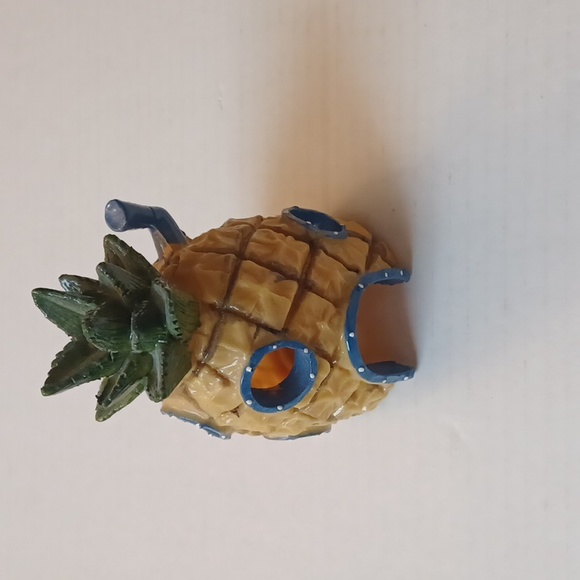 4/$30 New Fish Tank Decor - SpongeBob Pineapple House - Picture 1 of 3